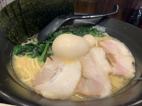 「特製ラーメン」@横浜とんこつラーメン まんぷく家の写真