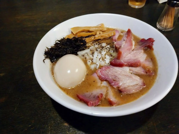 「濃厚中華そば」@ラーメン めろうの写真