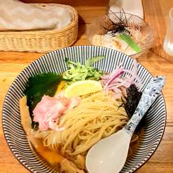 冷やし煮干しそば　飯割茶漬け付き1000円