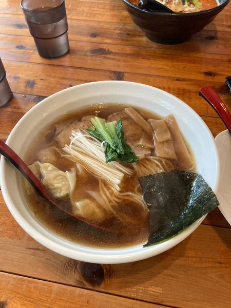 「ワンタン麺(黒)」@支那そば うみの写真