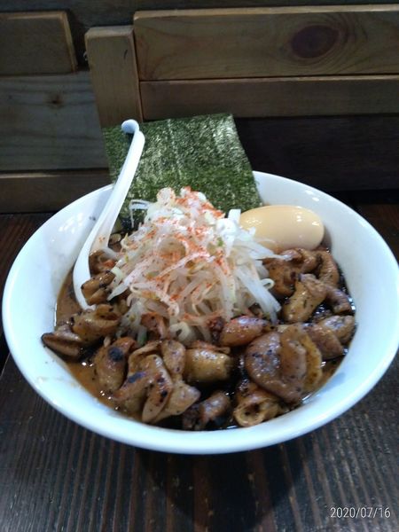 「味噌ホルモン焼きラーメン」@pumehana RA-MEN + CAFE BARの写真