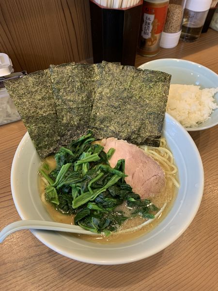 「ラーメン650円 ほうれん草100円」@横浜家系ラーメン 武蔵家 秋津店の写真