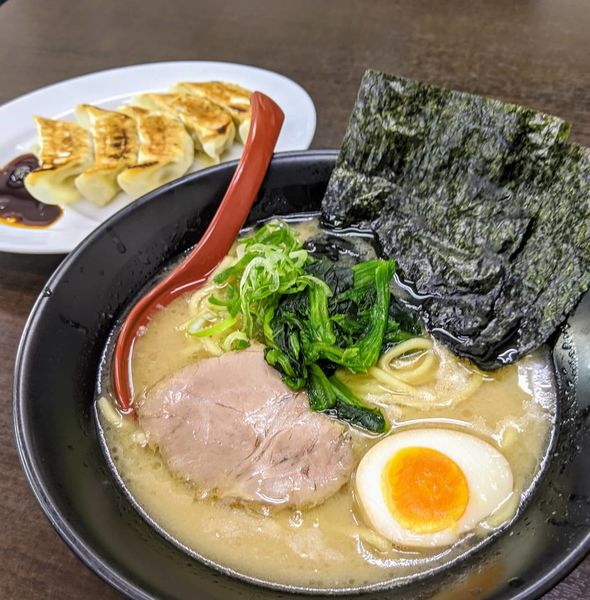 「ラーメン740円＋餃子300円」@中川家の写真