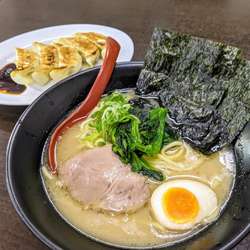 ラーメン740円＋餃子300円