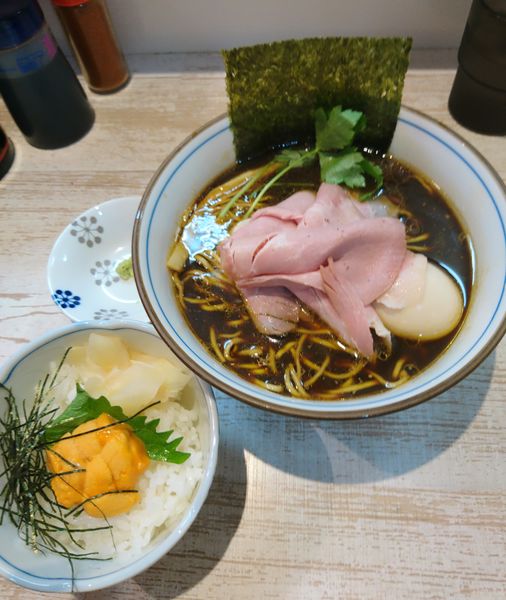 「気まぐれ限定四つ葉ブラック+うに丼」@中華そば 四つ葉の写真