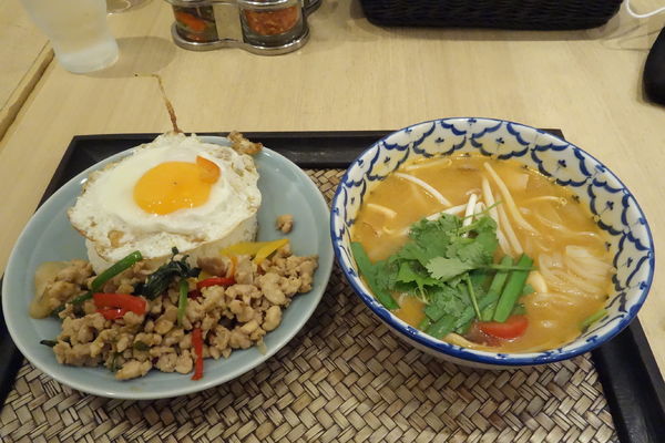 「ガパオ&トムヤムヌードルセット」@東京ガパオ エスパル仙台店の写真