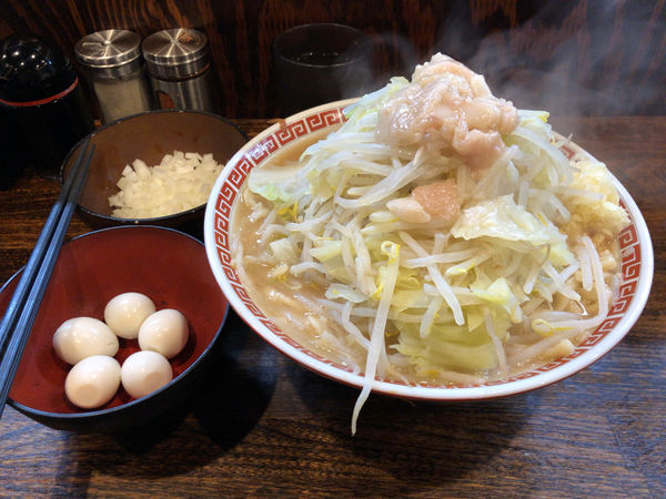 「ラーメン並 たまねぎ  うずら」@麺屋 鳳の写真