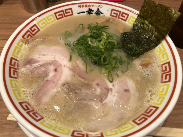 「ラーメン」@博多屋台ラーメン一幸舎 東京キッテグランシェ店の写真