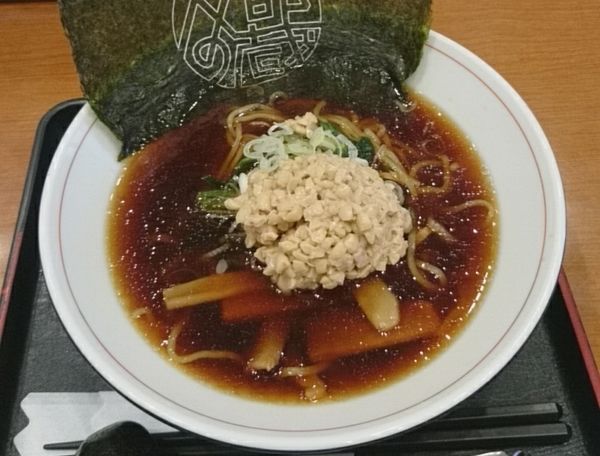 「友部黒醤油納豆ラーメン」@粉の蔵 友部SA店の写真