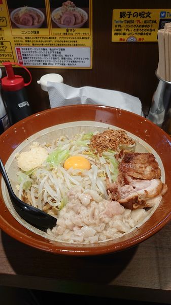 「麺マシ大汁なし  ニンニクマシ  油マシ」@豚山 大森店の写真