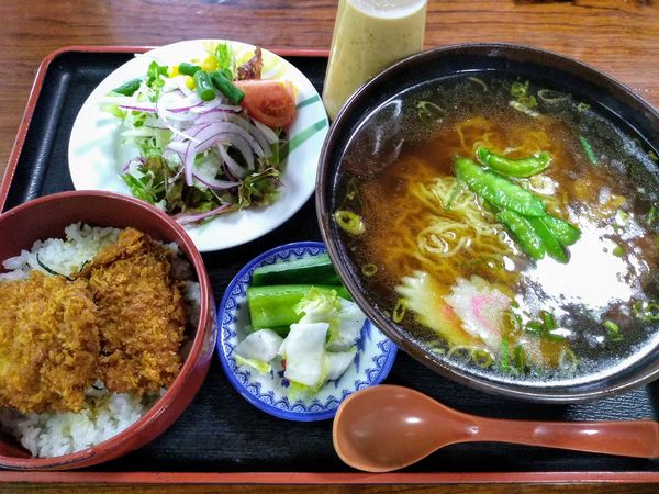 「すみちゃんと醤油らーめんのセット 1150円」@柿の木の写真