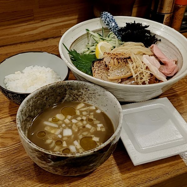 「【期間限定】冷やし烏賊肝つけそば飯割付き＋気まぐれトッピング」@中華そば きなりの写真