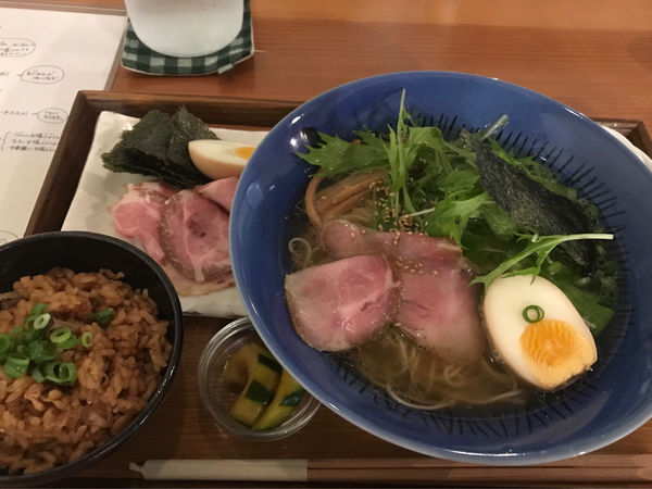 「特製塩ラーメン+半炊き込みご飯」@二ノ宮金次郎の写真