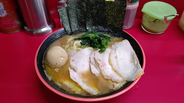 「チャーシュー麺(中)+味玉 1100円」@横濱家系ラーメン 勝鬨家の写真