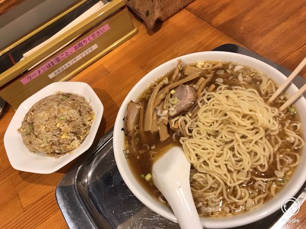 「ラーメン大盛 カタメカラカラカメリア煮干油」@煮干しだし醤油ラーメン 桂の写真