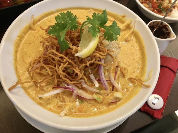 「チキンカレーラーメン」@タイのラーメンの写真