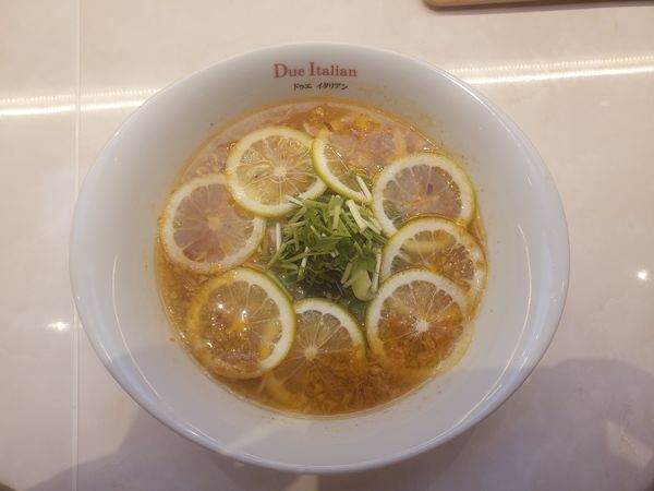 「レモンらぁ麺」@due Italian 溝口の写真