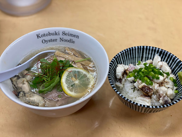 「牡蠣そば＋炙り鯛飯」@中華そば よしかわの写真