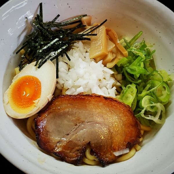 「煮干し油そば ８２０円」@麺’s BAR 〆一の写真