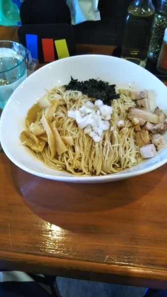 「煮干し油のまぜそば」@麺＆cafe Coi.Coi.の写真