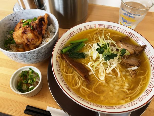 「こってり（醤油）＋唐揚げ丼」@麺屋 うめ助の写真