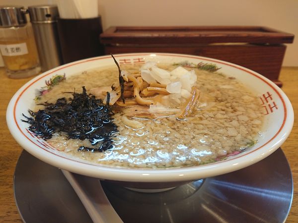 「中華そば」@背脂煮干中華そば 我武者羅 初台店の写真