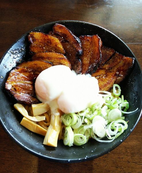 「まぜそば 肉ましまし、温玉まし 1200円」@麺屋 まるぼうずの写真
