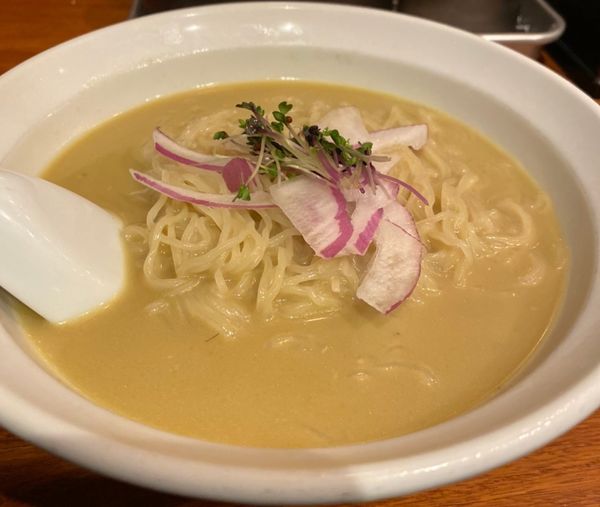 「【限定】冷や牡蠣×鈴な凛　１０００円」@麺処 にぼし香 横浜店の写真