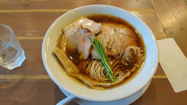 「醤油の鶏そば800円」@自家製麺 うろたの写真
