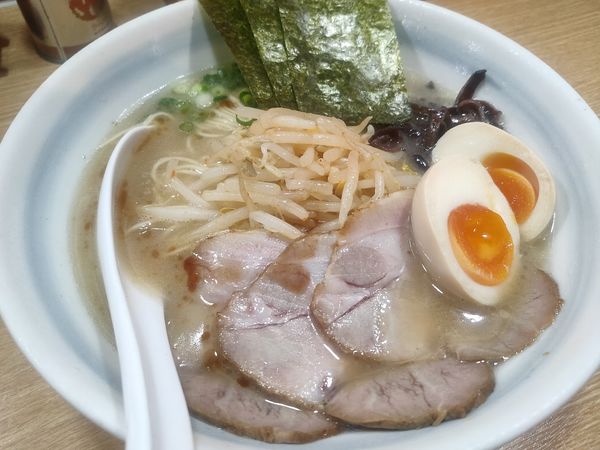 「特製880円 硬め」@らーめん光醤の写真