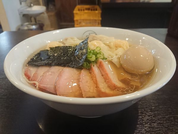 「チャーシュー特製ワンタン麺(白だし)+味付玉子」@八雲の写真