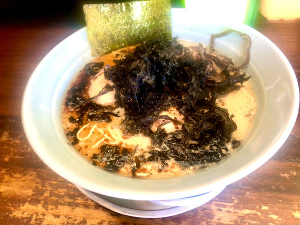 「岩海苔ラーメン ¥700+味玉無料+替玉無料」@四十三代目 哲麺 入間宮寺店の写真