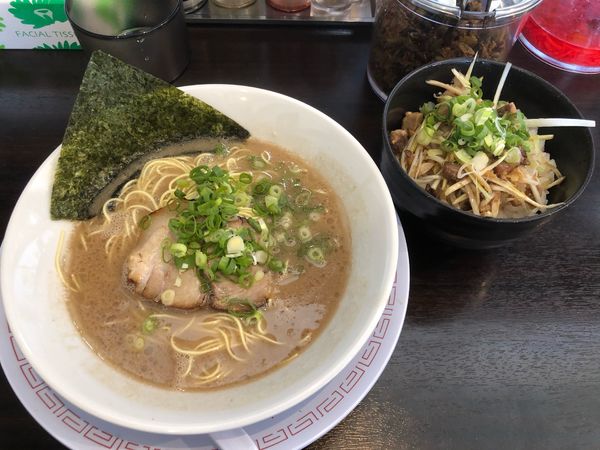 「博多ラーメン白＋ねぎちゃーしゅー丼／¥900」@博多らーめん ひまわりの写真