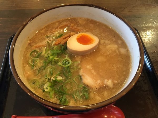 「醤油豚骨ラーメン　￥９５０」@拉麺  登の写真