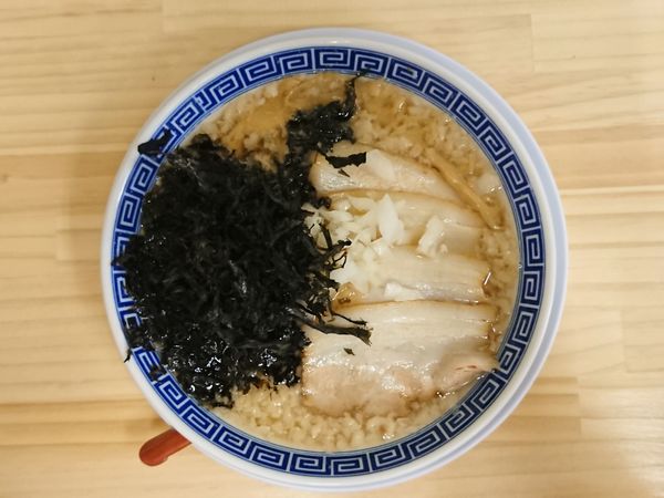 「背脂中華そばバラ海苔」@新潟発祥なおじ 新橋店の写真