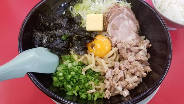 「ガーリックバターまぜそば」@山岡家 松本店の写真