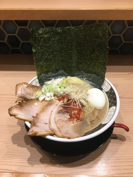 「特製すごい煮干しラーメン」@すごい煮干ラーメン野毛 すし 釣りきんの写真