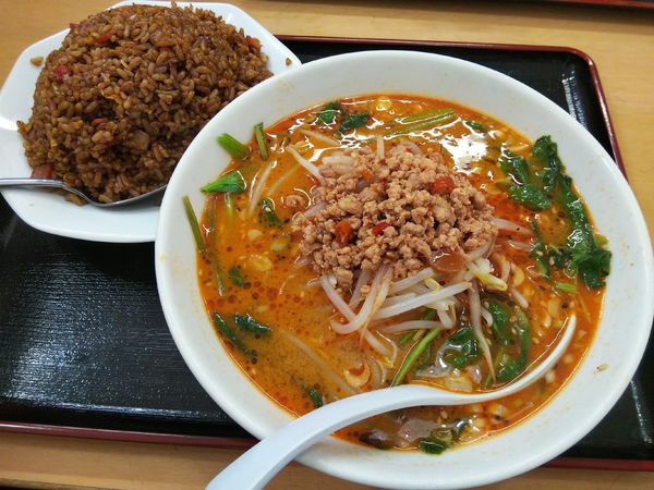「ラーメンセット 900円 「豚肉担々麺+黒炒飯」」@中華料理 喜多郎 松本店の写真