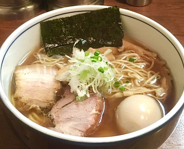 「醤油らーめん半熟味付玉子入り(900円)」@麺処 びぎ屋の写真