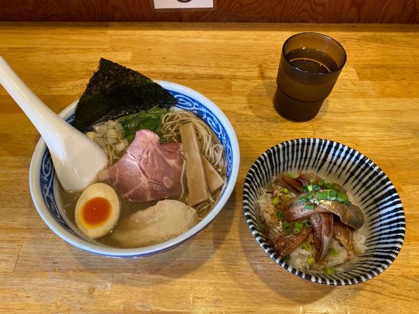 「一番搾り煮干しそば ＋ いわし丼」@寿製麺よしかわ 坂戸店の写真