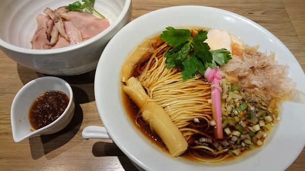 「鶏SOBA 醤油 豚チャーシュー炙り丼」@むぎとオリーブ さいたま新都心店の写真