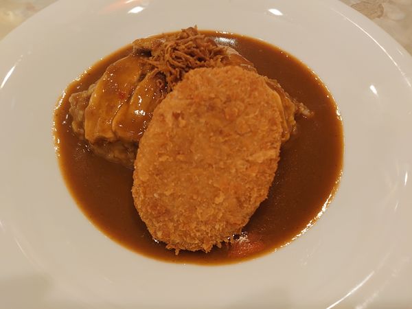 「やわらかポークカレー(Ｓ)＋コロッケ(980円)」@Carre☆Chikiの写真
