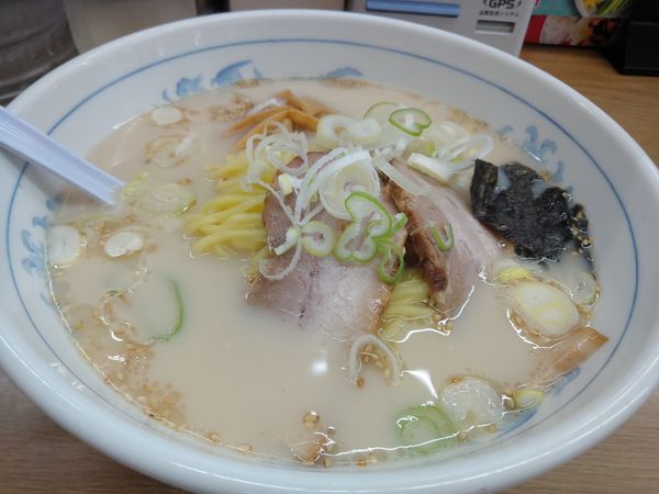 「トンコツラーメン５００円チャーシュー２枚クーポン」@福しん 北千住店の写真
