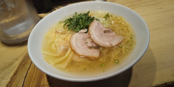 「海老ワンタン入り塩ら～麺」@横濱元町 本丸亭 横浜店の写真