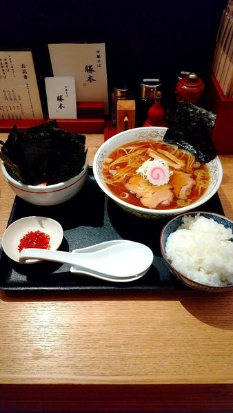 「中華そば+のり+辛味+ライス」@中華そば 勝本の写真