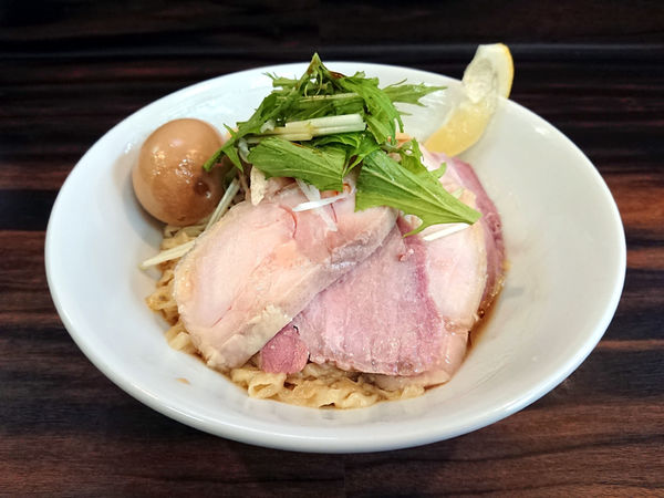 「限定 冷製ホロホロ鳥 鳥脂そば+肉増し」@中華そば 梟の写真