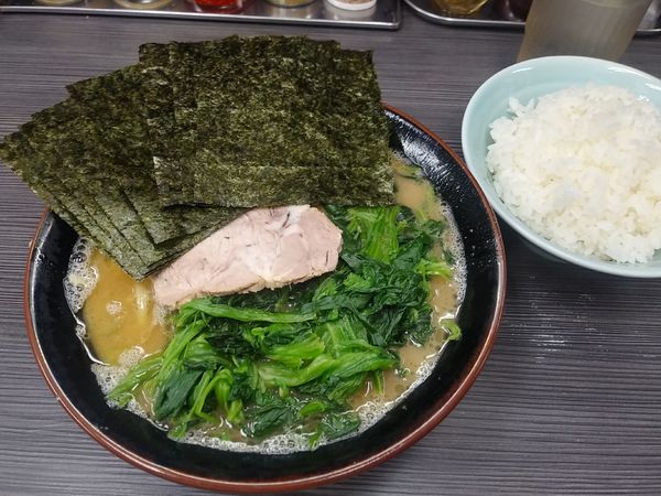 「ラーメン並海苔増しほうれん草増し」@桜道家の写真