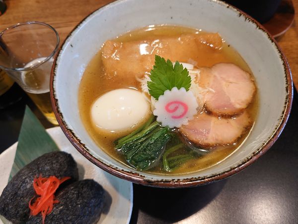 「味玉中華蕎麦950円＋稲荷寿司250円＆ヱビス小瓶400円」@中華蕎麦 きつねの写真