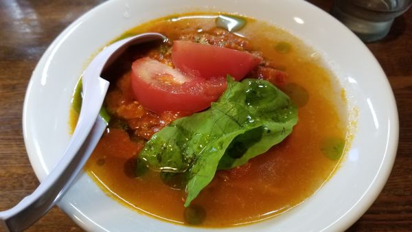 「７月限自家製パンチェッタとモッツァレラの冷やしトマトらぁめん」@らあめん 寸八 総本店の写真