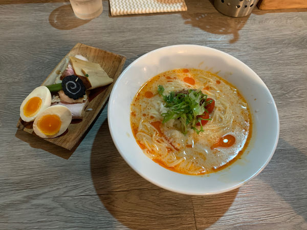 「豆乳冷やし担々麺TP煮玉子」@ニボシラァメン コハクの写真